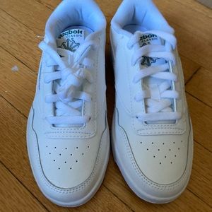 Womens Reebok Classics Size 7